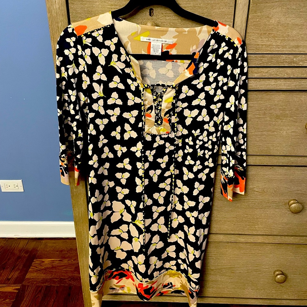 Fun spring dress! Great for work or weekend events.